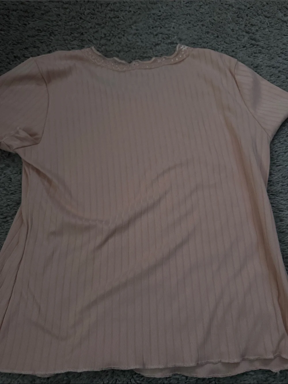 Women’s Lace-Trim Short Sleeve Top in Light Pink